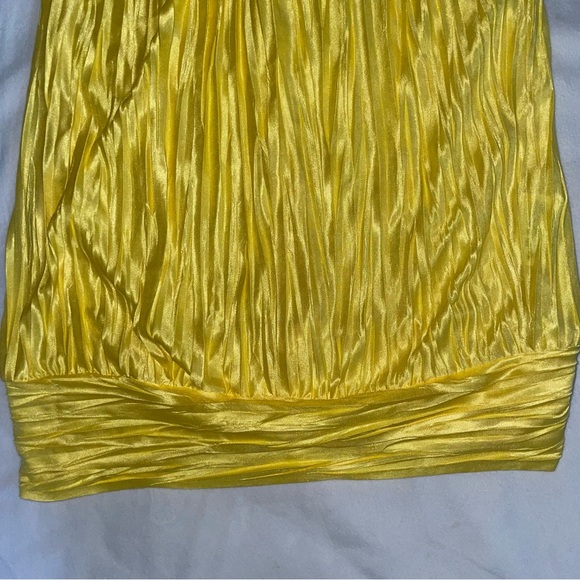 🆕NWT Women’s Byer California Yellow Ruched Cut Out Tank Top Size Small - Picture 3 of 9